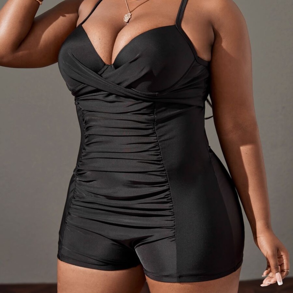 Retro Ruched Swimsuit -Plus Size - Picture 8 of 16
